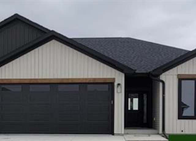 Property at 5539 42nd St, Columbus, NE 68601, 5 beds, 3 baths