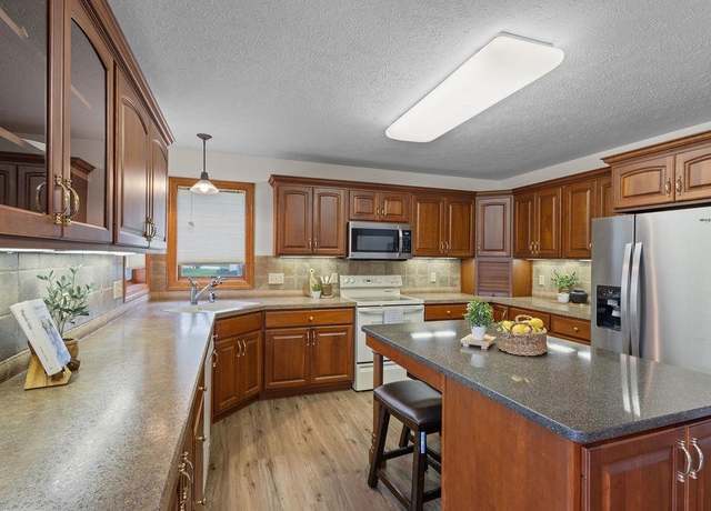 Property at 300 2nd Ave, Shelby, NE 68662, 4 beds, 4 baths