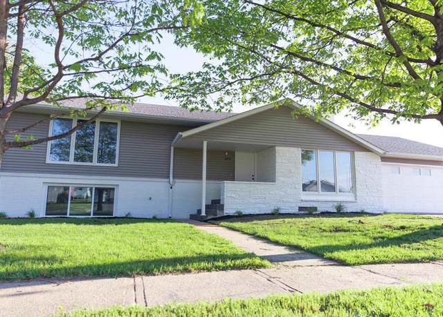 Property at 3310 28th St, Columbus, NE 68601, 4 beds, 2 baths