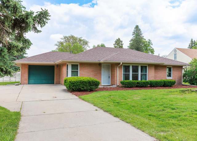 Property at 115 W Parkway Pkwy, Columbus, NE 68601, 3 beds, 2 baths