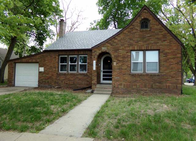 Property at 2421 10th St, Columbus, NE 68601, 3 beds, 2 baths
