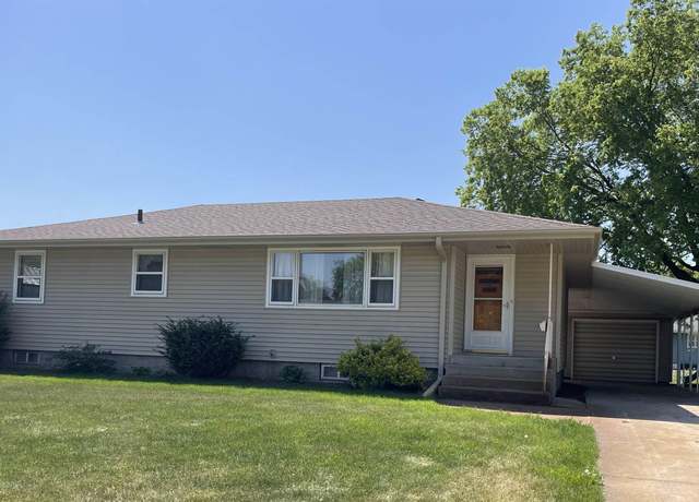Property at 1825 28th St, Columbus, NE 68601, 2 beds, 2 baths