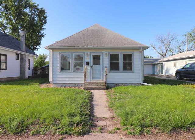 Property at 3507 15th St, Columbus, NE 68601, 2 beds, 1 bath