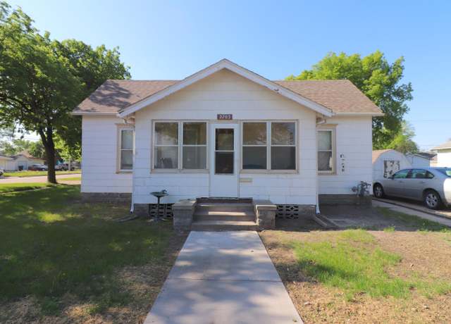Property at 2703 8th St, Columbus, NE 68601, 2 beds, 1 bath