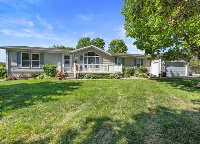 Property at 113 Lakeshore Dr, Columbus, NE 68601, 3 beds, 3 baths