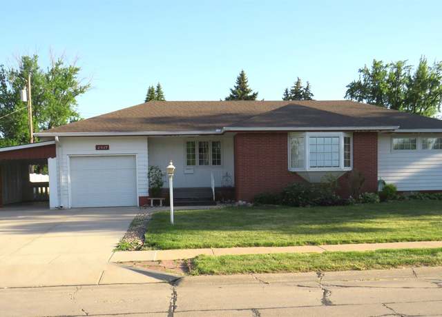 Property at 2517 31st St, Columbus, NE 68601, 2 beds, 3 baths