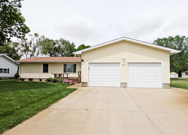 Property at 2620 32nd St, Columbus, NE 68601, 3 beds, 3 baths