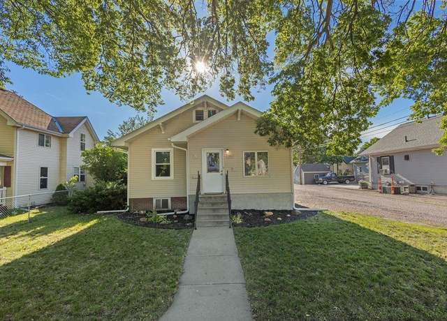 Property at 1865 26th Ave, Columbus, NE 68601, 2 beds, 2 baths