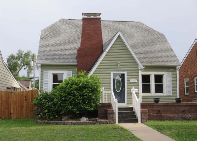 Property at 1715 15th St, Columbus, NE 68601, 3 beds, 2 baths
