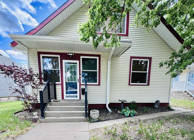 Property at 2705 21st St, Columbus, NE 68601, 4 beds, 2 baths