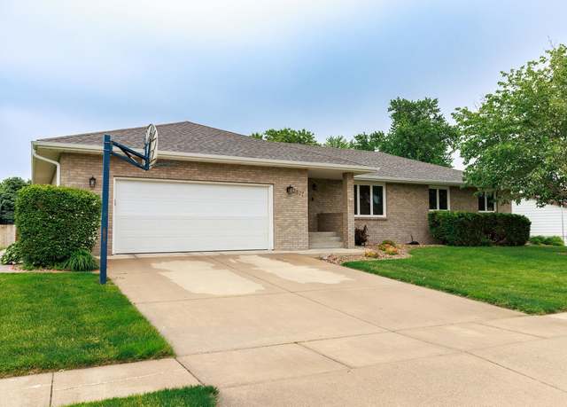 Property at 2877 38th Ave, Columbus, NE 68601, 4 beds, 3 baths