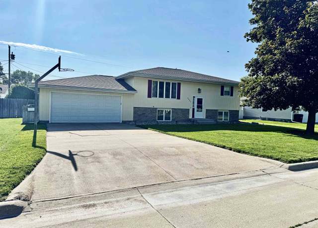Property at 2659 E 12th Ave, Columbus, NE 68601, 4 beds, 2 baths