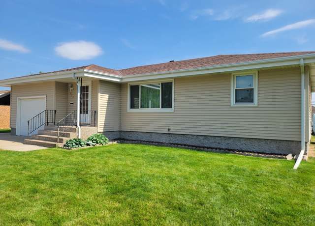 Property at 929 20th St, Columbus, NE 68601, 3 beds, 2 baths