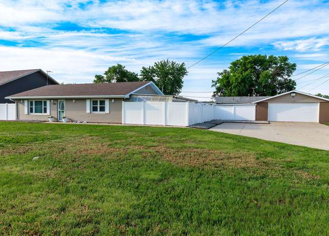 Property at 1605 1st St, Columbus, NE 68601, 3 beds, 2 baths
