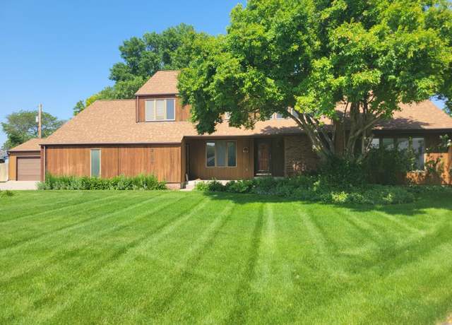 Property at 2108 Oak Park Pl, Columbus, NE 68601, 4 beds, 4 baths