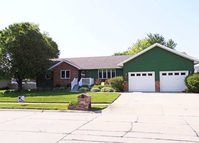 Property at 333 S 4th St, Columbus, NE 68601, 4 beds, 3 baths