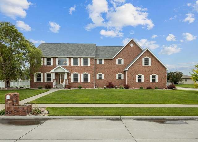Property at 2423 Muirfield Pl, Columbus, NE 68601, 5 beds, 7 baths