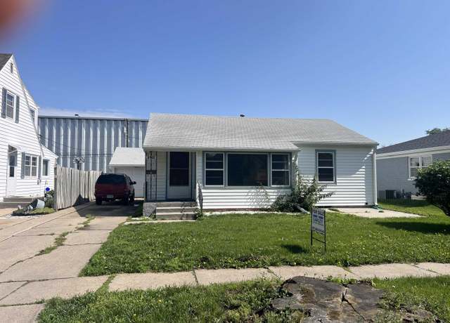 Property at 2812 21st St, Columbus, NE 68601, 3 beds, 1 bath