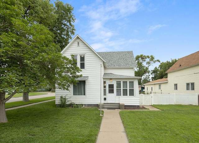 Property at 3120 15th St, Columbus, NE 68601, 4 beds, 1 bath