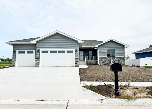 Property at 4534 33rd St, Columbus, NE 68601, 3 beds, 2 baths