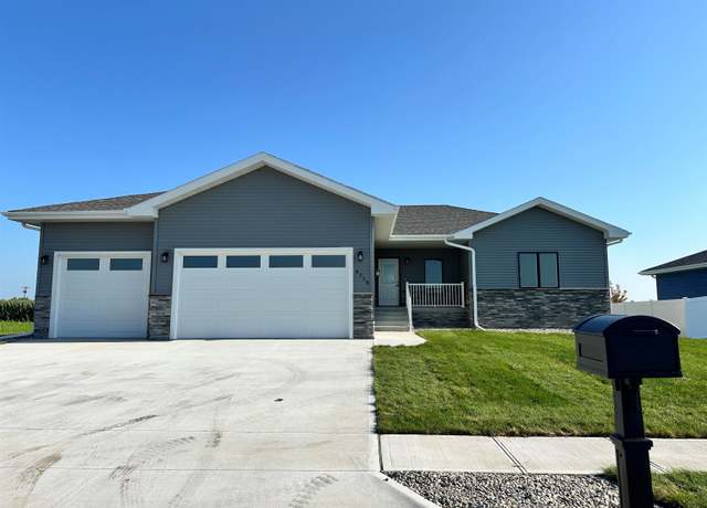 Property at 4534 33rd St, Columbus, NE 68601, 3 beds, 2 baths