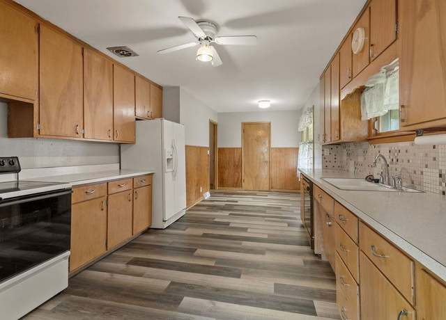 Property at 3515 13th St, Columbus, NE 68601, 4 beds, 2 baths