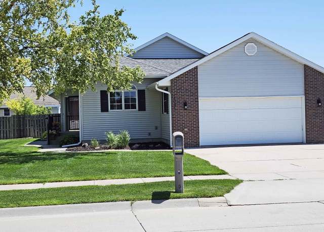 Property at 5031 41st St, Columbus, NE 68601, 4 beds, 3 baths
