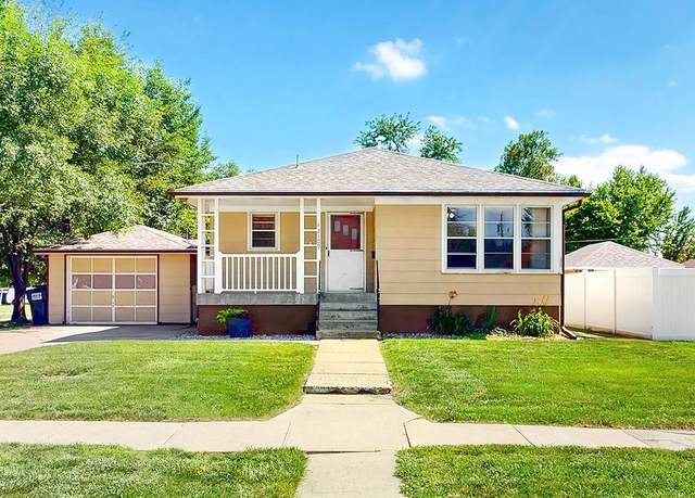Property at 2109 7th St, Columbus, NE 68601, 3 beds, 2 baths