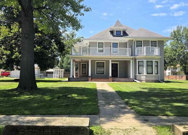 Property at 870 17th Ave, Columbus, NE 68601, 5 beds, 3 baths