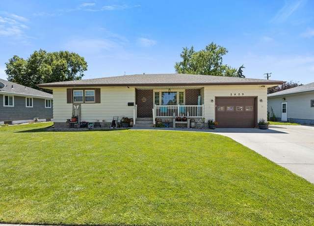 Property at 2409 31st St, Columbus, NE 68601, 3 beds, 3 baths