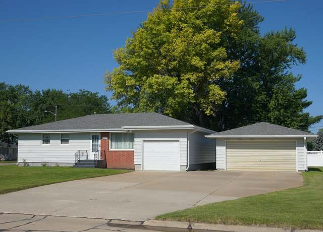 Property at 2754 3rd Ave, Columbus, NE 68601, 3 beds, 2 baths
