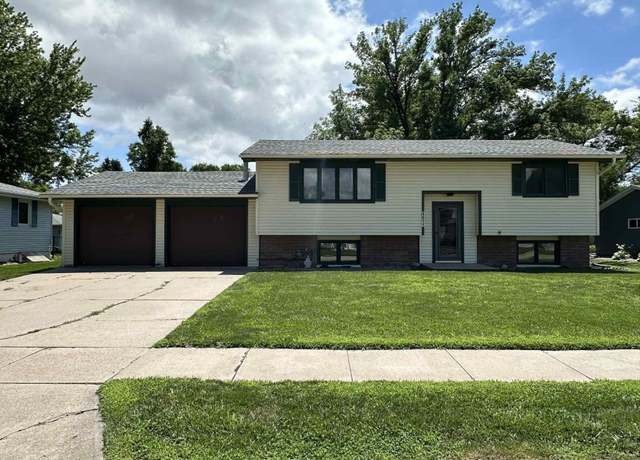 Property at 4611 29th St, Columbus, NE 68601, 4 beds, 2 baths