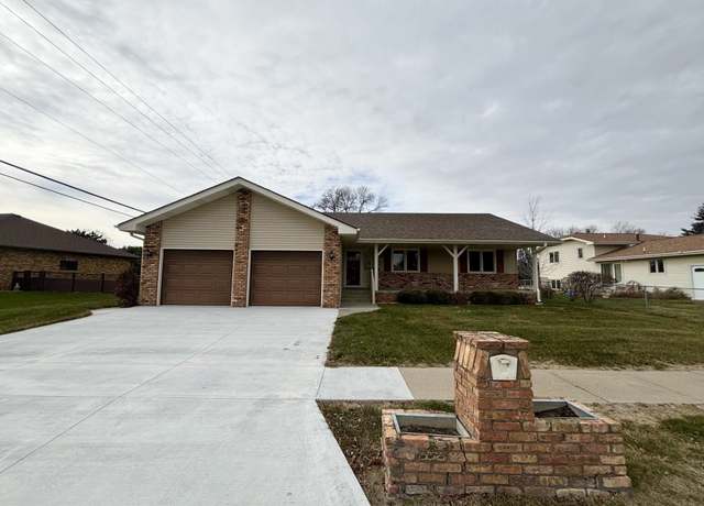 Property at 3070 Fairlane Ave, Columbus, NE 68601, 3 beds, 2 baths