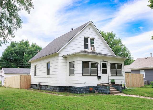 Property at 2303 7th St, Columbus, NE 68601, 3 beds, 1 bath
