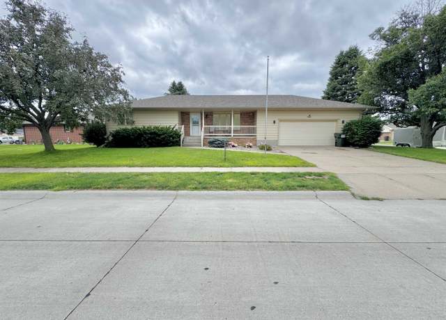 Property at 3419 31st St, Columbus, NE 68601, 3 beds, 3 baths