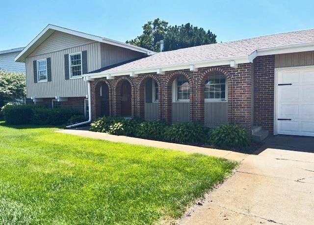 Property at 3011 29th St, Columbus, NE 68601, 4 beds, 3 baths
