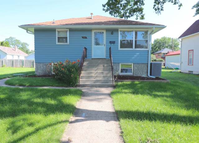 Property at 2214 17th St, Columbus, NE 68601, 2 beds, 2 baths