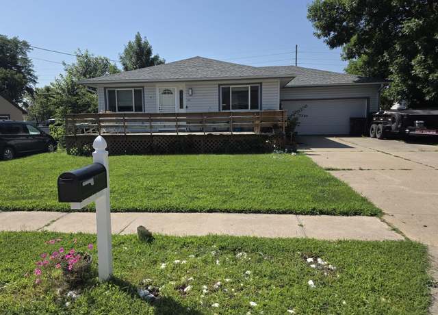 Property at 1021 5th St, Columbus, NE 68601, 3 beds, 2 baths