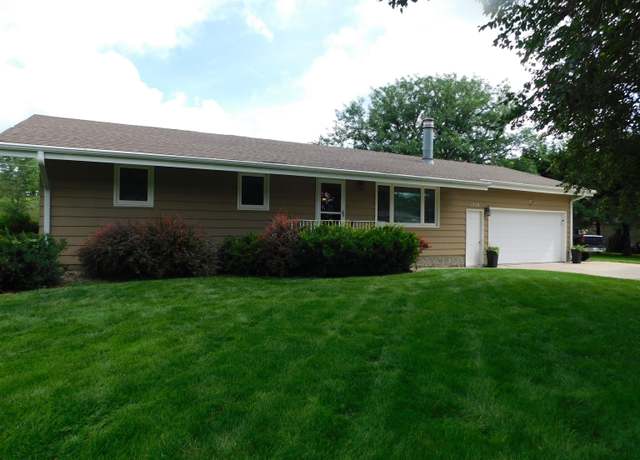 Property at 1718 Kozy Dr, Columbus, NE 68601, 5 beds, 3 baths