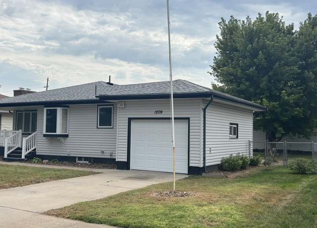 Property at 1209 5th St, Columbus, NE 68601, 3 beds, 2 baths