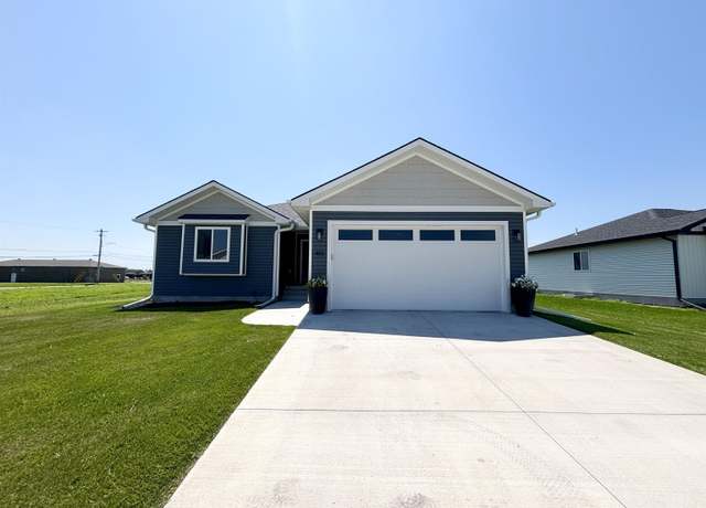 Property at 4111 12th St, Columbus, NE 68601, 5 beds, 3 baths