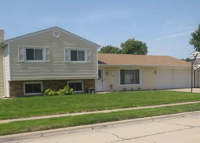 Property at 3160 43rd St, Columbus, NE 68601, 4 beds, 2 baths