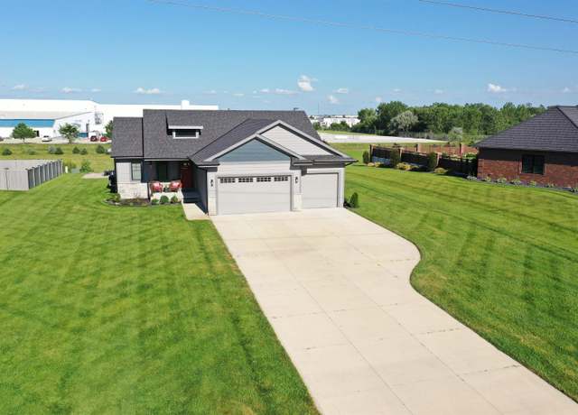 Property at 1871 E Calle Colombo St, Columbus, NE 68601, 5 beds, 3 baths