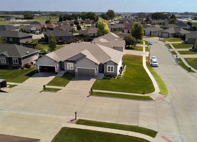 Property at 5202 42nd St, Columbus, NE 68601, 3 beds, 3 baths