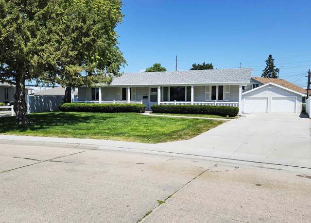 Property at 129 E Parkway Pkwy, Columbus, NE 68601, 4 beds, 1 bath