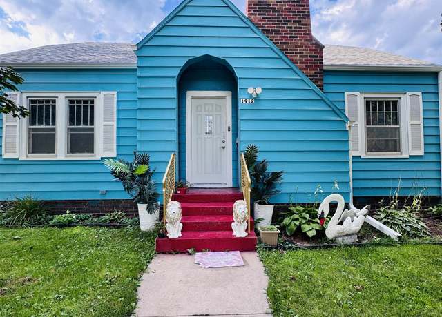 Property at 1912 15th St, Columbus, NE 68601, 3 beds, 2 baths