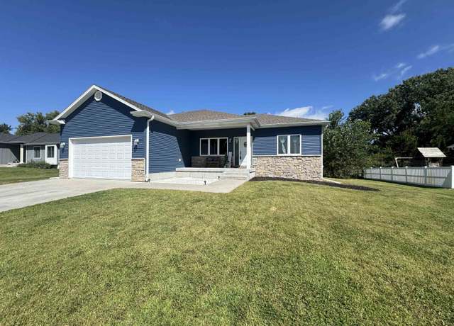 Property at 2822 36th St, Columbus, NE 68601, 3 beds, 2 baths