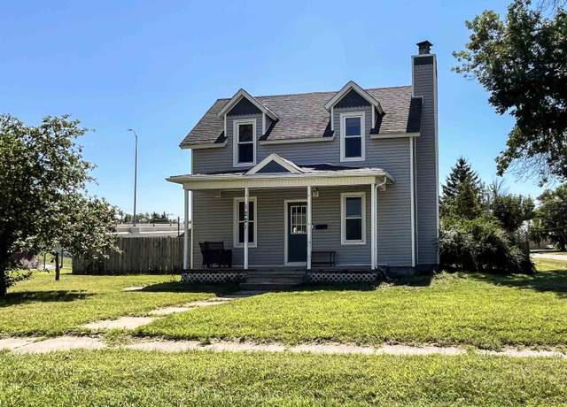 Property at 1221 15th St, Columbus, NE 68601, 3 beds, 2 baths
