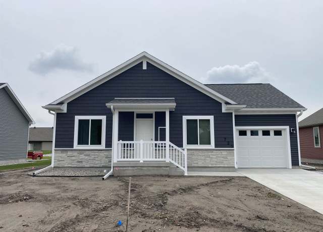 Property at 811 4th St, Columbus, NE 68601, 2 beds, 2 baths