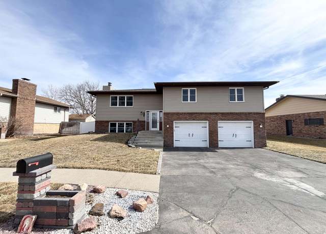 Property at 3365 36th Ave, Columbus, NE 68601, 4 beds, 3 baths